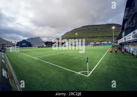 Klaksvik, Färöer. 11. Juli 2023. Sehen Sie das Stadion während des Qualifikationsspiels der UEFA Champions League zwischen Ki und Ferencvaros im Djupumyra Stadium in Klaksvik. (Foto: Gonzales Photo/Alamy Live News Stockfoto