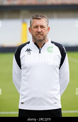 Brügge, Belgien. 12. Juli 2023. Cercle's Team Manager Sven Vandendriessche posiert für den Fotografen beim Fotoshooting der Saison 2023-2024 des belgischen Jupiler Pro League Teams Cercle Brugge KSV, Mittwoch, den 12. Juli 2023 in Brügge. BELGA FOTO KURT DESPLENTER Kredit: Belga News Agency/Alamy Live News Stockfoto