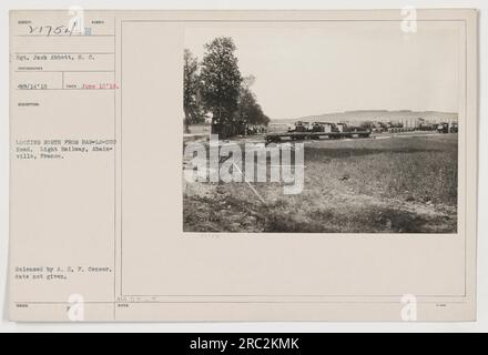 Abbildung 111-SC-21754 zeigt einen Blick nach Norden von der Bar-le-Duc Road in Abainville, Frankreich. Das Foto, das Sergeant Jack Abbott am 12. Juni 1918 machte, zeigt eine Stadtbahn in der Gegend. Dieses Bild wurde vom A.E.P.-Zensor veröffentlicht, aber das genaue Veröffentlichungsdatum wird nicht angegeben. Stockfoto