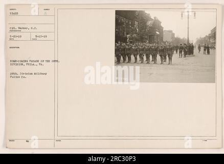 Soldaten der Militärpolizeigesellschaft der 28. Division, angeführt von Corporal Warner, nehmen an einer Homecoming-Parade in Philadelphia, PA, Teil. Die Parade fand am 22. Mai 1919 statt und wurde organisiert, um die Rückkehr der 28. Division zu feiern. Dieses Foto wurde am 15. Mai 1919 aufgenommen. Stockfoto