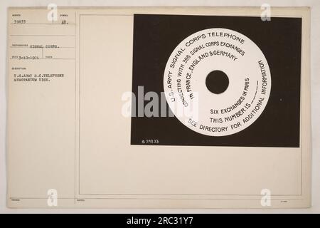 Soldaten, die trainiert werden, wie man einen US-amerikanischen benutzt Das Armeesignal-Corps hat eine Telefondiskette. Die Diskette wurde während des Ersten Weltkriegs für die Kommunikation mit dem Signalkorps in Frankreich, England und Deutschland verwendet Diese Abbildung enthält zusätzliche Informationen für Personen, die in Paris Exchange arbeiten. Stockfoto