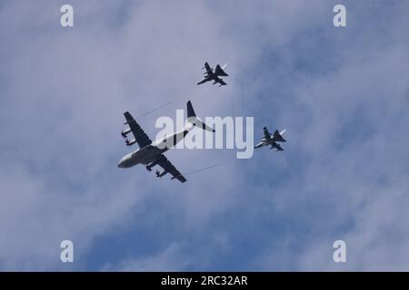 Hook Norton, 12. juli 2023, Auftanken von Flugzeugen mit zwei Kampfflugzeugen nach Hook Norton, 12. juli 2023 Hook Norton Oxfordshire england uk. Kredit: MELVIN GREEN / Alamy Live News. Stockfoto