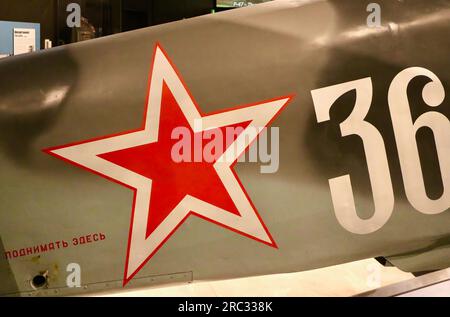 Jakovlev Yak-9U sowjetisches Kampfflugzeug Detail mit dem roten Stern Aufkleber und der Nummer 36 im Museum of Flight Seattle Washington State USA Stockfoto