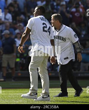 Former Seattle Mariners manager Lou Piniella (14) greets Mariners' Ichiro  Suzuki, right, and former Mariner Edgar Martinez prior to a baseball game  against the Texas Rangers, Saturday, July 16, 2011, in Seattle.