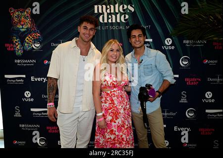 Dennis Felber, Marlisa Rudzio alias Mrs. Marlisa und Olcay Özdemir bei Mates Date Influencer Event auf der Berliner Modewoche Frühling/Sommer 2024 in de Stockfoto