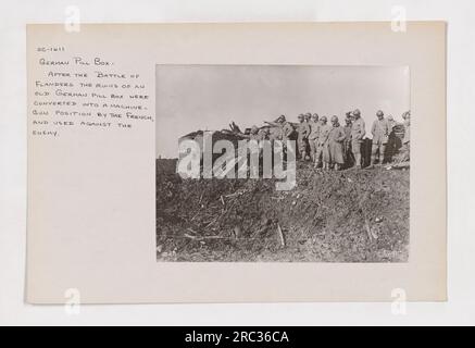 Deutsche Pillenschachtel in Ruinen nach der Schlacht von Flandern. Die Franzosen haben es in eine Maschinengewehrposition umgewandelt und benutzen es gegen den Feind. Stockfoto