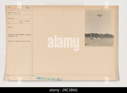 Das ist ein Bild eines Macchi-Wasserflugzeugs in einem Geschwindigkeitstest an der Aviation Experiment Station in Hampton, VA. Das Foto wurde am 7. Oktober 1917 aufgenommen. Es ist unter der Referenznummer 111-SC-3789 klassifiziert, und der Name des Fotografen ist derzeit unbekannt. Stockfoto