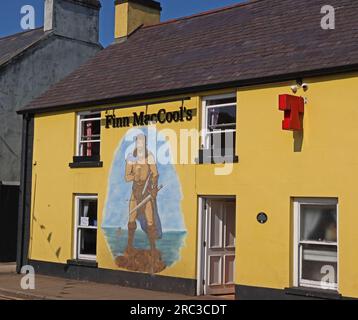 Finn MacCool's Public House and Guest Inn, 124 Main St, Bushmills, County Antrim, Nordirland, UK, BT57 8QD Stockfoto