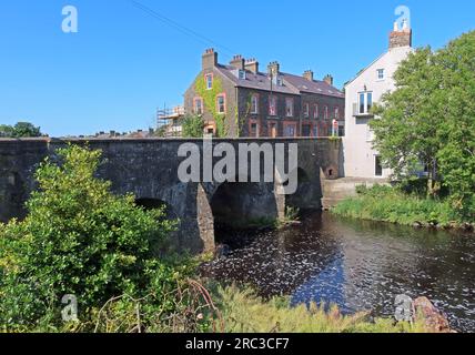 River Bush Bridge Street in Bushmills, Co Antrim Stockfoto