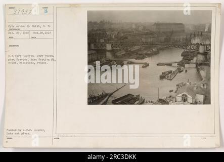 USA Marinestandung in Brest, Finistere, Frankreich während des Ersten Weltkriegs. Soldaten und Vorräte werden vom Army Transport Service transportiert. Foto aufgenommen von H. Corporal Arthur Q. Smith, S.C. Ausstellungsdatum und Zustimmung des AEA-Zensors nicht angegeben. Stockfoto