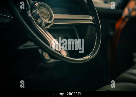 Nahaufnahme Des Lenkrads Eines Klassischen Amerikanischen Autos Stockfoto