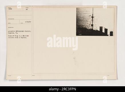 Blick auf die Flagge des British Cruiser aus einem Caproni-Flugzeug. Das Foto wurde am 12. September 1917 an der LED Symbol Aviation Experiment Station in Hampton, VA, aufgenommen. (Datei: 111-SC-3888) Stockfoto