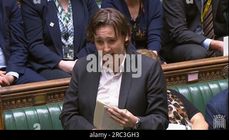 SNP ist Mhairi Black während der Fragen des Premierministers im Unterhaus in London. Bilddatum: Mittwoch, 12. Juli 2023. Stockfoto
