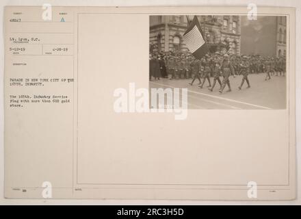 Foto der Parade in New York City mit der Infanterie von 165. Die Parade zeigt die Infanterie Service Flag von 165., geschmückt mit über 600 goldenen Sternen. Fotograf: Lt. Lyon, S.c. Datum: 5. 12. 19. Notiz von MC vom 4. 28-19 mit Beschreibung erhalten. Stockfoto