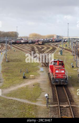 Zwijndrecht, Niederlande - 2020-12-01: Lokomotive am Rangierbahnhof Kijfhoek in Zwijndrecht, Niederlande Stockfoto