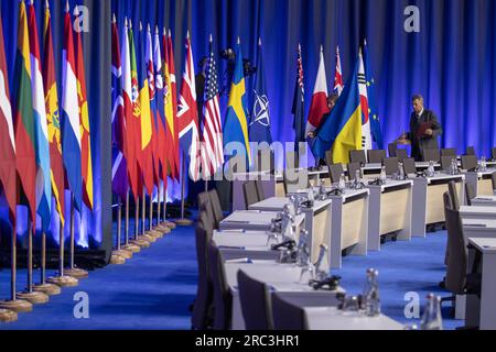 Vilnius, Litauen. 12. Juli 2023. Die ukrainische Flagge wurde auf einem Gipfeltreffen der Staatsoberhäupter des Militärbündnisses der NATO (Nordatlantikvertragsorganisation) am Mittwoch, den 12. Juli 2023 in Vilnius (Litauen) abgebildet. BELGA FOTOPOOL NICOLAS MAETERLINCK Kredit: Belga News Agency/Alamy Live News Stockfoto