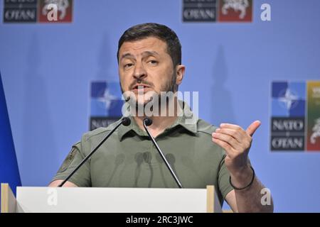 Vilnius, Litauen. 12. Juli 2023. Ukrainischer Präsident Wolodymyr Zelenskyy anlässlich einer Pressekonferenz auf dem NATO-Gipfel in Vilnius (Litauen) am 12. Juli 2023. Foto: Henrik Montgomery/TT/Code 10060 Kredit: TT News Agency/Alamy Live News Stockfoto