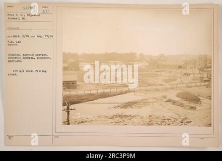 Eine Fotografie der 155 m/m-Mantelabfüllanlage am Edgewood Arsenal in Edgewood, Maryland. Das Foto wurde am 27. August 1918 aufgenommen und am 6. September 1918 erhalten. Es ist Teil der Sammlung von Fotografien, die amerikanische Militäraktivitäten während des Ersten Weltkriegs dokumentieren, insbesondere den Chemical Warfare Service. Subiect 54762, mit den Beschreibungsnotizen: 112 31-40-13-101. Stockfoto