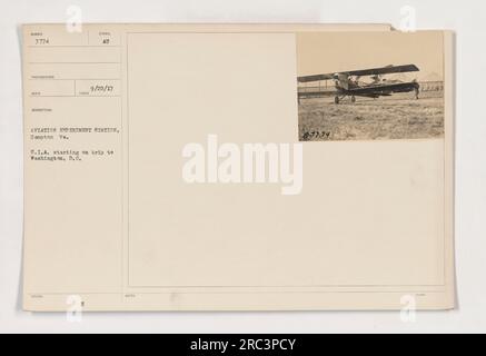 S.I.A. Mitglieder der Aviation Experiment Station, Hampton, VA, bereiten sich auf eine Reise nach Washington vor, D.C. am 22. September 1917. Das Bild zeigt Männer, einer identifiziert als Syrol, neben einem alliierten Flugzeug mit der Bezeichnung 'TRES 9/22/17'. Die Erläuterungen geben die Referenznummer 837,74 an. Stockfoto