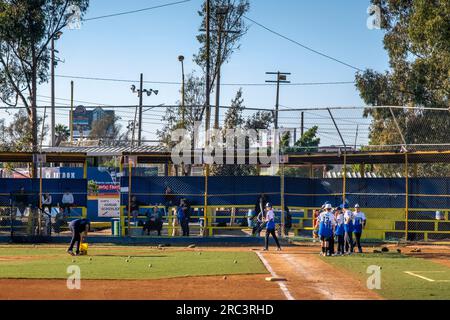 San Diego, USA. 15. Juni 2023. Spieler für das All-Star-Team der Little League in Tijuana vor dem mexikanischen Little-League-Turnier, Tijuana, 15. Juni 2023. (Matthew Bowler/KPBS/Sipa USA) **KEIN VERKAUF IN SAN DIEGO-SAN DIEGO OUT** Guthaben: SIPA USA/Alamy Live News Stockfoto