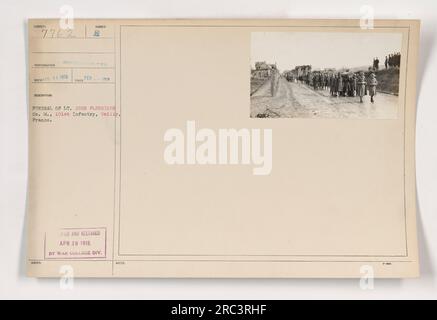Das Bild zeigt die Beerdigung von LT. John Flenniken von Co M., 191. Infanterie, in Vailly, Frankreich. Das Foto wurde im Februar 1919 aufgenommen und unter der Beschreibung „SURECT 7762 APR 15 1918 BESCHREIBUNG AUSGESTELLT SUMBER B AUFGENOMMEN FEBRUAR 1919 BEERDIGUNG von LT. JOHN PLENNIKEN Co M., 191. Infanterie, Vailly, Frankreich." Es wurde am 20. April 1918 von der Abteilung des war College veröffentlicht. Stockfoto