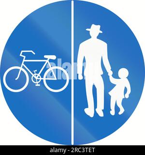 Österreichisches Verkehrsschild auf einem gemeinsam genutzten Pfad mit getrennten Spuren, linke Spur für Fahrräder und rechte Spur für Fußgänger. Stockfoto