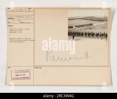 Soldaten der 29. Division (Blau und Grau) marschieren auf überfüllten Straßen in Camp McClellan, Anniston, Alabama. Dieses Foto wurde am 15. Februar 1918 aufgenommen. Es gibt einen allgemeinen Überblick über die Szene im Camp. Foto veröffentlicht und authentifiziert vom war College Division Laboratory am 14. März 1918." Stockfoto