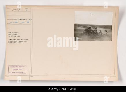 National Army Artillery führt Manöver in den kalifornischen Hügeln in Camp Kearny, San Diego, Cal durch. Das Foto wurde im März 1918 im Rahmen der Tätigkeit der Abteilung 40. aufgenommen. Am 20. April 1918 von der Abteilung des war College entlassen. Bild Nummer 7453 aus der Sammlung. Stockfoto