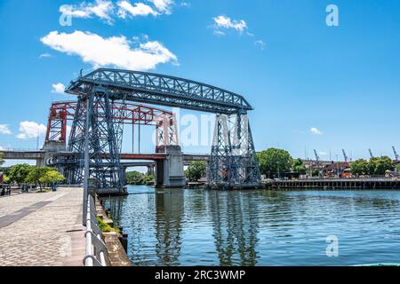 Die Shuttle-Brücke Nicolas Avellaneda ist eine Shuttle-Brücke in La boca, Buenos Aires, Argentinien. Es wurde 1914 eröffnet und war bis 19 in Betrieb Stockfoto