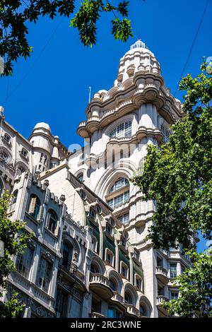 Das Palacio Barolo in Buenos Aires, Argentinien, ist ein wichtiges Bürogebäude an der Avenida de Mayo im Viertel Monserrat Stockfoto