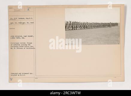 Truppen der 40. Division in Camp Kearny, Linda Vista, Kalifornien, nehmen an einer Divisionalüberprüfung Teil. Leutnant B.N. Jackson, Sig. R.C., hat dieses Foto am 30. März 1918 aufgenommen. Die Truppen sind am Prüfstand vor Gouverneur WM vorbeigefahren. D. Stevens aus Kalifornien. Dieses Bild wurde zensiert und am 12. April 1918 von W.C.D. veröffentlicht Stockfoto