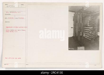 CPL. Steiniger, S.C., Fotograf für die USA Army, hat dieses Bild am 13. Februar 1919 in Camp Upton, Long Island, aufgenommen. Das Foto zeigt Relaisgestelle und den Hauptrahmen der Telefonanlage, die von der östlichen Abteilung verwendet wird. Dieses Bild ist nur für den offiziellen Gebrauch vorgesehen. Stockfoto