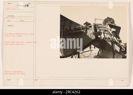 Die Flugzeuge 5019 und 3847 in der Air Service Flying School, Rich Field, Waco, Texas, wurden beschädigt, als sie im Dezember 1918 versehentlich in einander radelten. Dieses Foto wurde vom Flugdienst während des Ersten Weltkriegs aufgenommen und darf nicht veröffentlicht werden. Es ist nur für den offiziellen Gebrauch bestimmt. Stockfoto