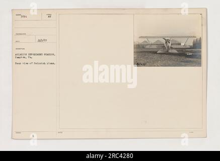 Rückansicht eines Heinrich-Flugzeugs an der Aviation Experiment Station in Hampton, Virginia. Das Foto wurde am 1. Februar 1917 aufgenommen. Hinweise verweisen auf das Foto als 8369. Stockfoto