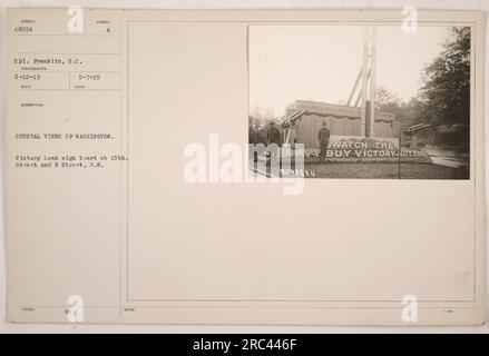 Siegeskredit-Schild an der Kreuzung von 15. Street und E Street, N.W., in Washington. Das Schild enthält eine Botschaft, die die Menschen ermutigt, das Victory Loan durch den Kauf von Victory Notes zu unterstützen. Ein Foto von CPL. Franklin am 12. Mai 1919, als Teil einer Sammlung, die allgemeine Ansichten von Washington während des Ersten Weltkriegs zeigt Stockfoto