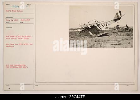 Flugzeug Nr. 5159 an der Flugschule des Flugdienstes in Rich Field, Waco, Texas, nach einer rauen Landung. Das Foto, aufgenommen im September 1918, wurde von der D.M.A. empfangen Fotograf am 5. November 1918. Dieses Bild ist nicht zur Veröffentlichung vorgesehen und nur für den offiziellen Gebrauch klassifiziert. Stockfoto