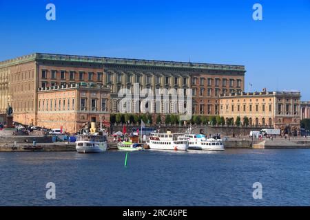 Stockholm, Schweden. Blick auf das Wasser der Stadt mit Königspalast (Kungliga Slottet). Stockfoto