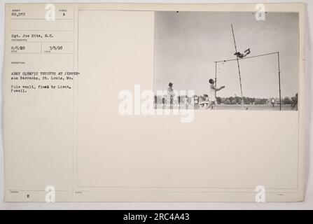 Leutnant Powell, der während der Olympiade der Armee an der Jefferson Baracke in St. teilnimmt Louis, Missouri. Das Foto wurde am 6. August 1920 aufgenommen. Sergeant Joe Hits hat das Bild aufgenommen. Die amtliche Bezeichnung und die Identifikationsnummer des Lichtbilds lautet 68.953. Stockfoto