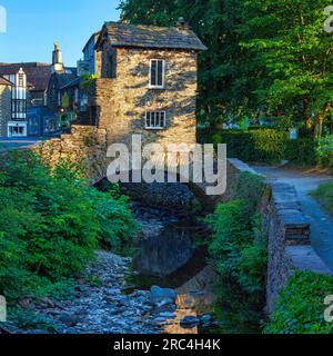 Tagsüber Blick auf das Bridge House, Ambleside, Lake District National Park, Cumbria, England, Großbritannien Stockfoto