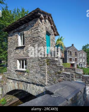 Tagsüber Blick auf das Bridge House, Ambleside, Lake District National Park, Cumbria, England, Großbritannien Stockfoto