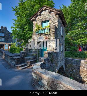 Tagsüber Blick auf das Bridge House, Ambleside, Lake District National Park, Cumbria, England, Großbritannien Stockfoto