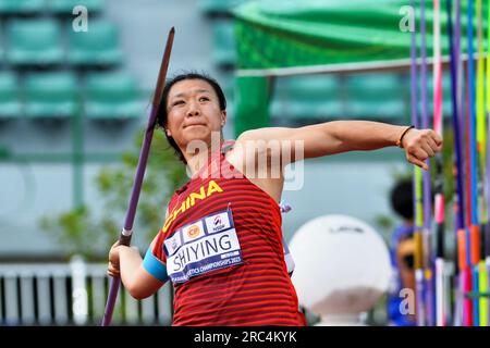 Bangkok, Thailand. 12. Juli 2023. Liu Shiying of China tritt während des Frauenjavelin-Finales bei der Asiatischen Leichtathletik-Meisterschaft 25. in Bangkok, Thailand, am 12. Juli 2023 an. Kredit: Rachen Sageamsak/Xinhua/Alamy Live News Stockfoto