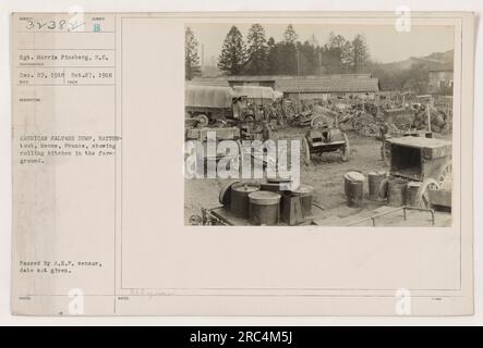 Sergeant Morris Fineberg hat am 27. Oktober 1918 ein Foto auf dem American Salvage Dump in Ratten-tout, Mause, Frankreich, gemacht. Das Bild zeigt eine rollende Küche im Vordergrund. Das Foto ging am 27. Dezember 1918 ein und wurde vom A.E.F.-Zensor verabschiedet, obwohl das genaue Datum der Genehmigung des Zensors nicht angegeben wurde.“ Stockfoto