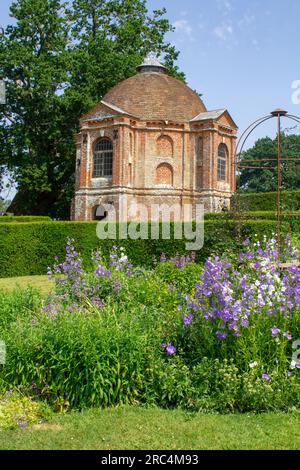 13. Juni 23 das gewölbte Dach eines Tudor Sommerhauses aus dem 16. Jahrhundert auf dem Gelände des historischen National Trust, der Vyne, nahe Sherbourne han Stockfoto