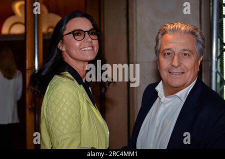 Avant-première au Grand rex : Qu'est-ce qu'on a tous fait au Bon Dieu - Paris Frankreich, 10 avril 2014. Stockfoto