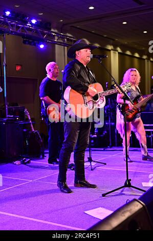 Gord Bamford tritt live im Calgary Stampede Bootleggin Breakfast auf, Juli 2023. Stockfoto