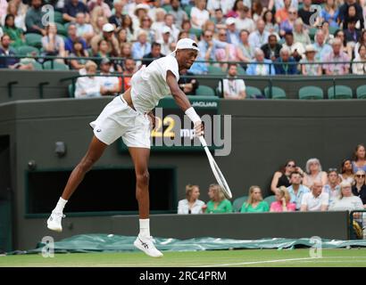 London, Großbritannien. 12. Juli 2023. American Christopher Eubanks spielt in seinem Männer-Viertelfinale gegen Daniil Medvedev bei den Wimbledon-Meisterschaften 2023 in London am Mittwoch, den 12. Juli 2023. Foto: Hugo Philpott/UPI Credit: UPI/Alamy Live News Stockfoto