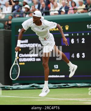 London, Großbritannien. 12. Juli 2023. American Christopher Eubanks spielt in seinem Männer-Viertelfinale gegen Daniil Medvedev bei den Wimbledon-Meisterschaften 2023 in London am Mittwoch, den 12. Juli 2023. Foto: Hugo Philpott/UPI Credit: UPI/Alamy Live News Stockfoto