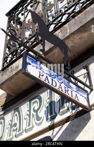 Europa, Portugal, Region Alentejo, Golega, „Padaria Central da Golega“ (Bäckerei) auf der Rua Dom Afonso Henriques (Details Schild) Stockfoto