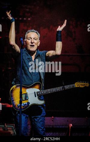 Kopenhagen, Dänemark. 11. Juli 2023. Der amerikanische Sänger, Songwriter und Musiker Bruce Springsteen führt im Park in Kopenhagen ein Live-Konzert mit der E Street Band auf. Kredit: Gonzales Photo/Alamy Live News Stockfoto